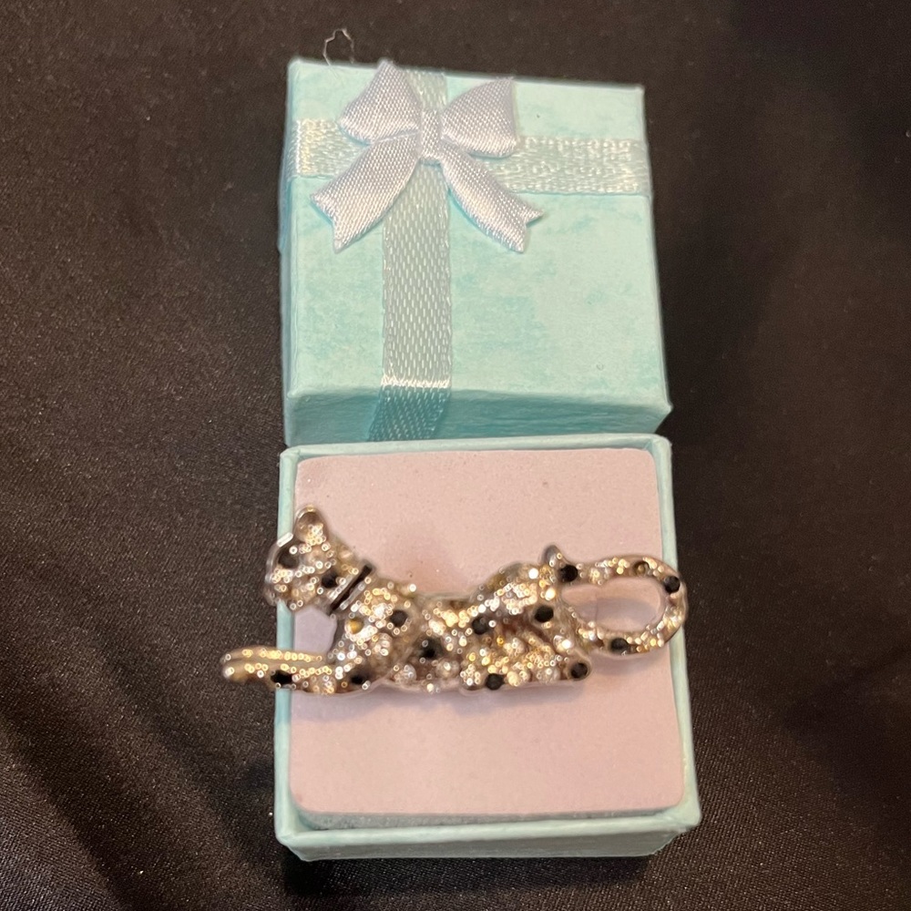 Leopard adjustable ring with crystals, black and white sparkling. NWT